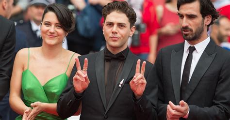 Xavier Dolan em Paris: Uma Noite de Glamour e Mistérios na Première de Matthias & Maxime!