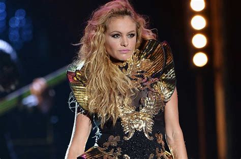 A Celebração Inesperada de Paulina Rubio: Uma Noite de Música e Surpresas!